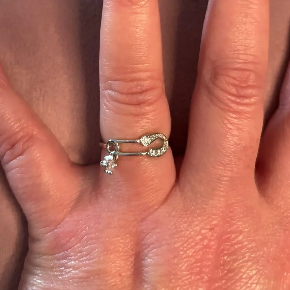 The dangle pin ring in 925 silver